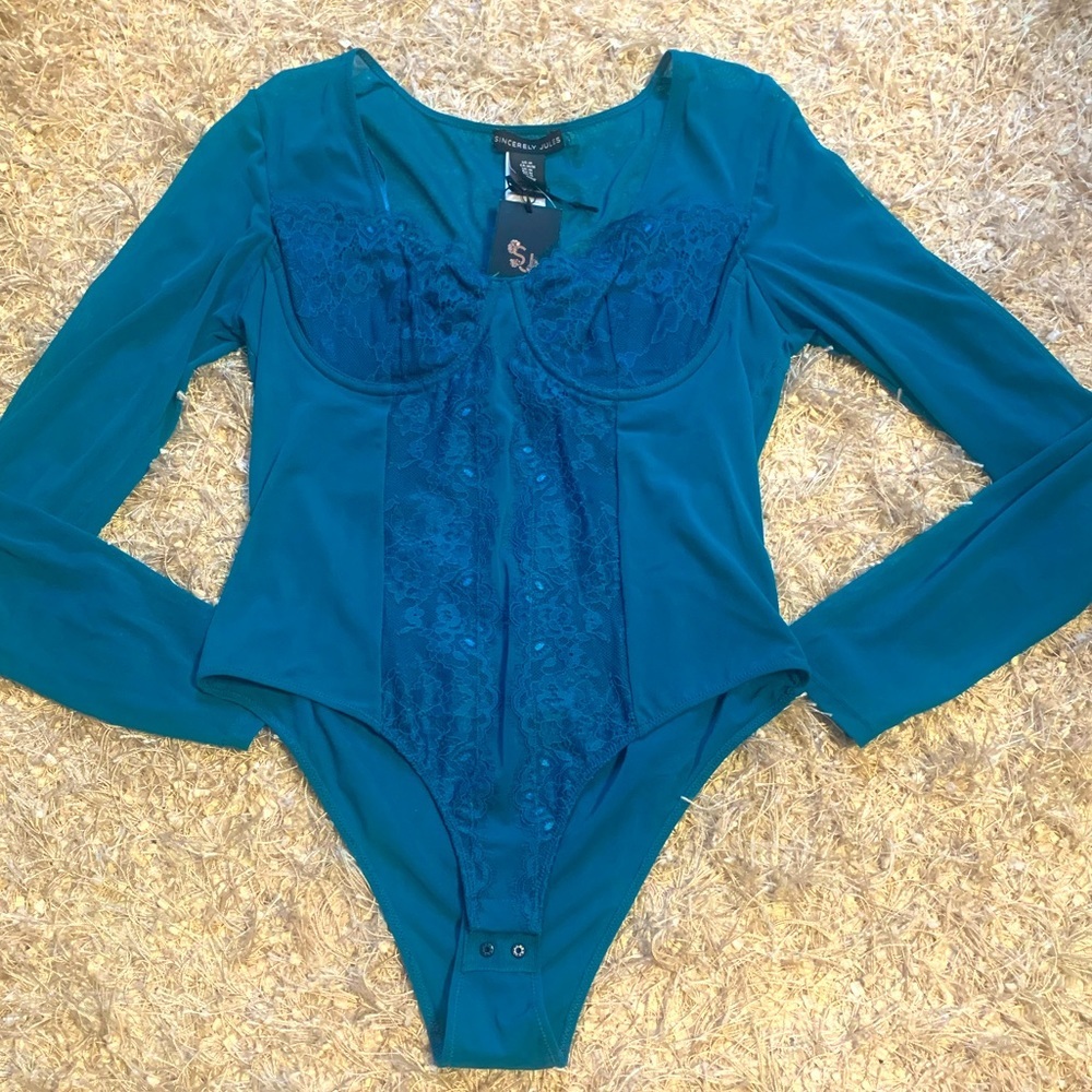 3 for $30 ⚡️ Long sleeve bustier mesh sheet bodysuit w underwire and lace - sz